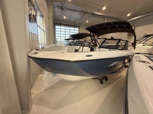 2025 Yamaha Boats AR220