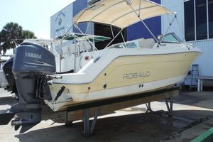 Robalo R227 Dual Console 2007 Robalo R227 Dual Console boat with Yamaha engine on display at marina.