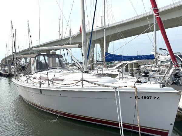 2005 Hunter 38