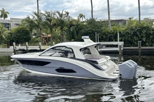 Sea Ray Sundancer 370 Outboard