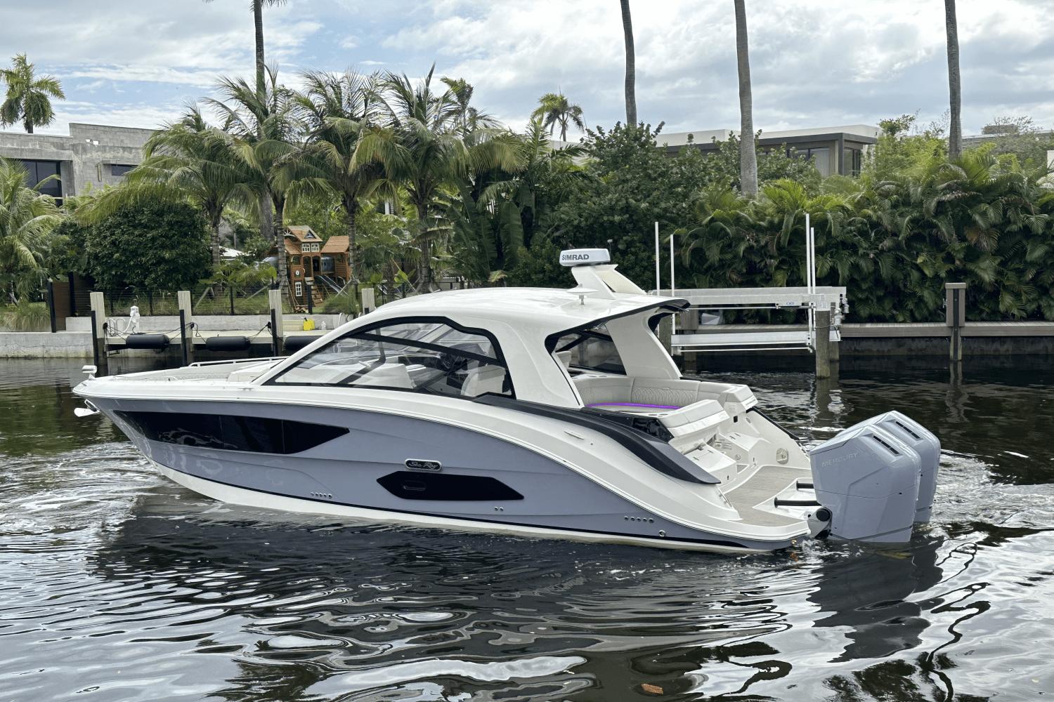 Sea Ray Sundancer 370 Outboard