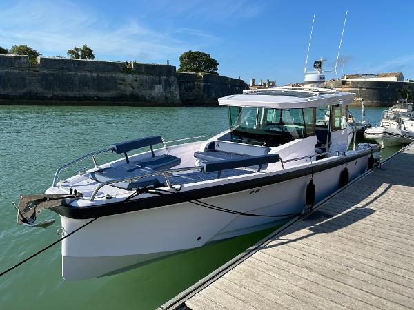 2025 Axopar 29 XC Cross Cabin
