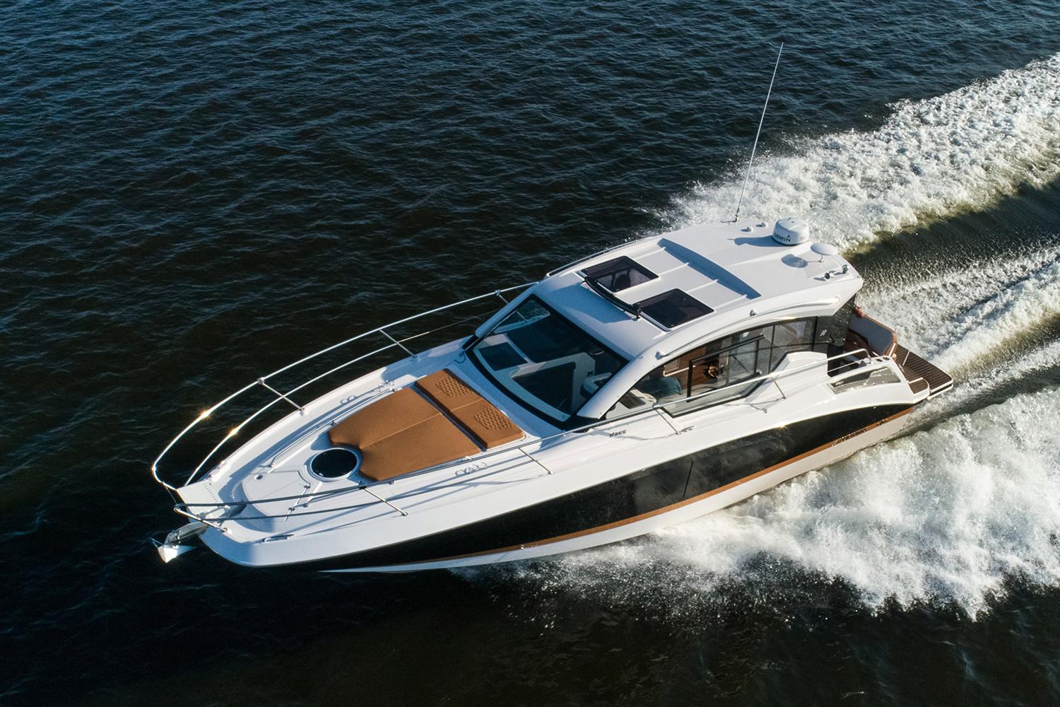 Four Winns Boat image