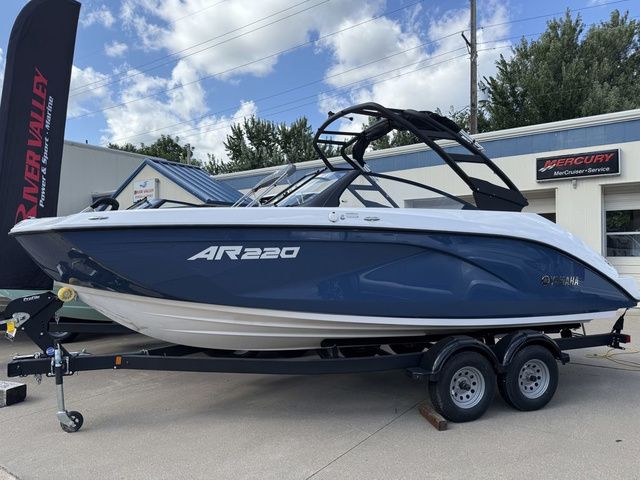 2025 Yamaha Boats AR220
