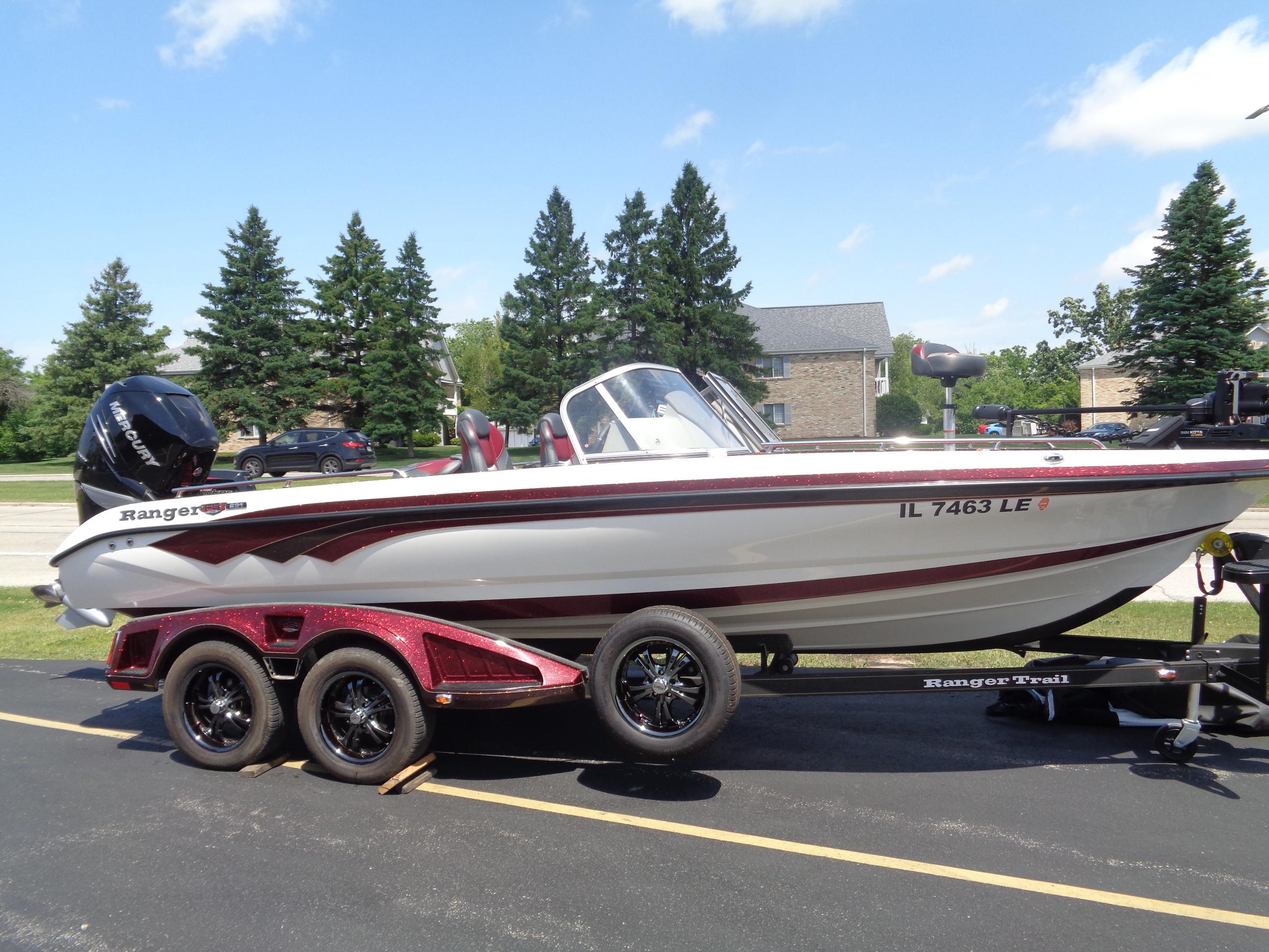Ranger 621 FS PRO 2022 Ranger 621 FS PRO boat on trailer, parked outdoors under clear sky.