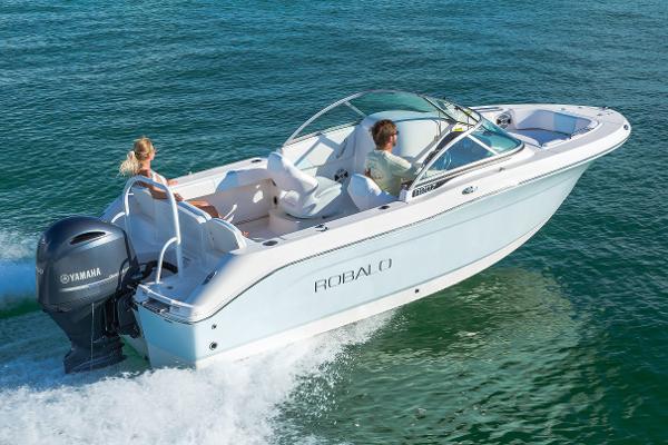 Robalo R207 Dual Console Manufacturer Provided Image