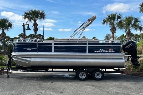 2025 Sun Tracker Fishin' Barge 20 DLX