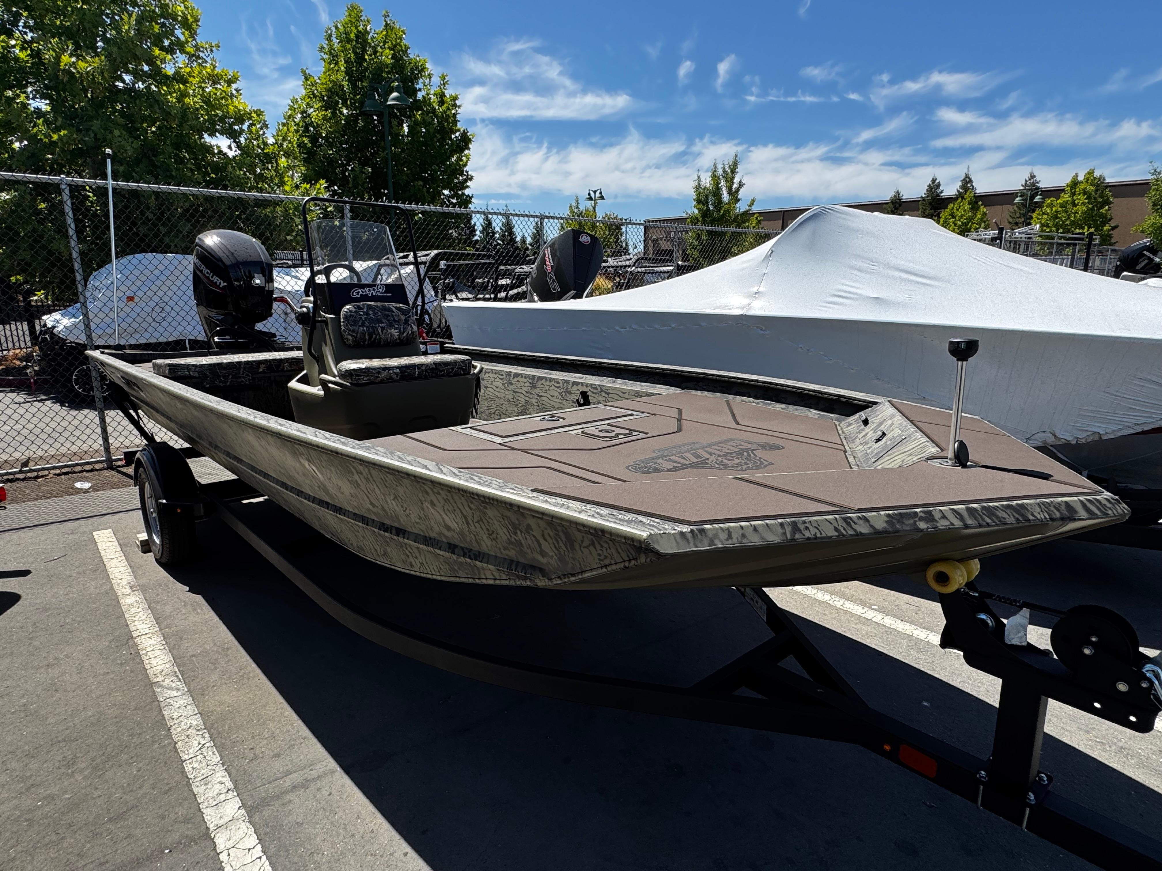 2025 Tracker Grizzly 1860 CC