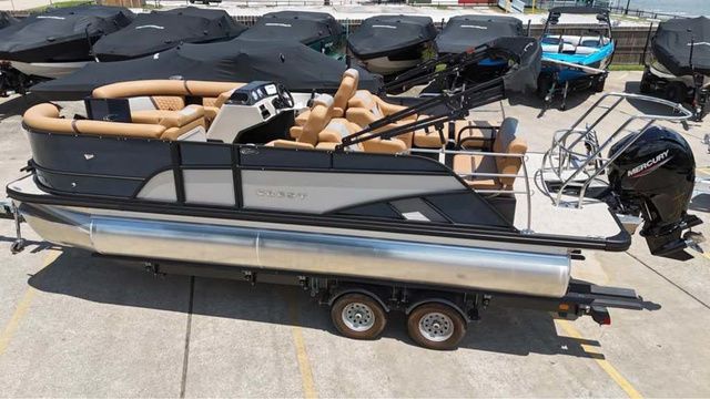 2026 Crest Conquest 215 Tritoon