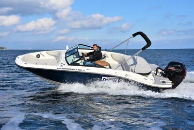 Sea Ray 190 SPOE Bowrider Outboard mit 150PS