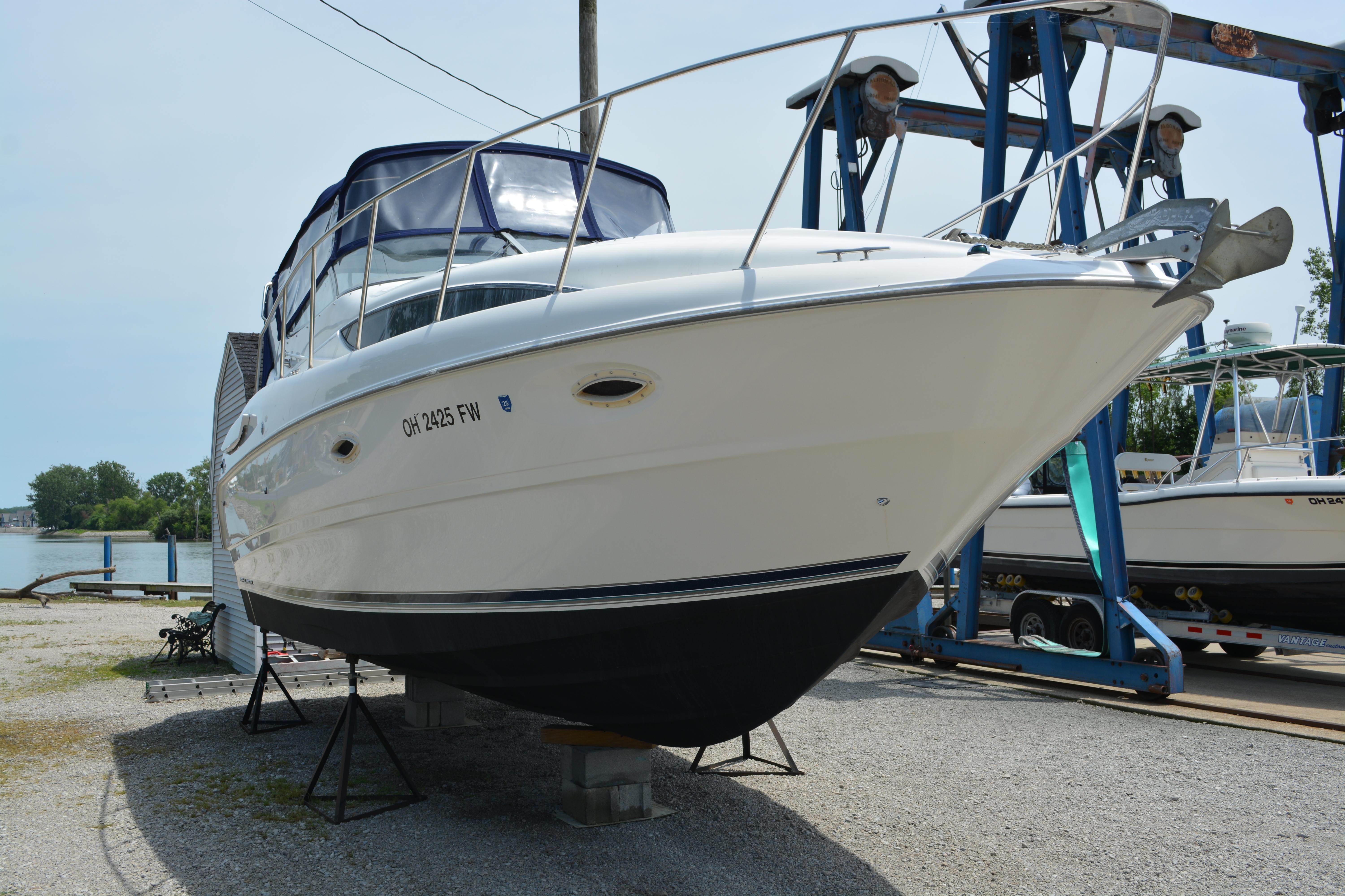 Bayliner 3055 Ciera Sunbridge 1999 Bayliner 3055 Ciera Sunbridge boat on dry dock, ready for maintenance.