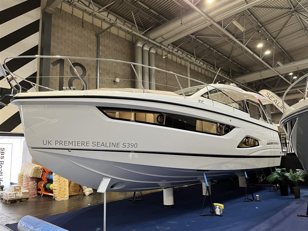 Sealine S390