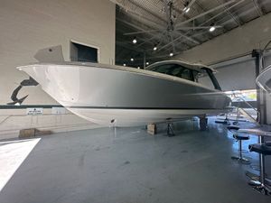 Tiara Yachts 48 LS 2026 TIARA YACHTS 48 LS - Image 1