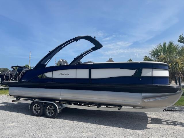 Barletta LUSSO 25 UCA 2026 Barletta LUSSO 25 UCA pontoon boat on trailer, parked outdoors.