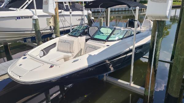 2014 Sea Ray 220 Bow Rider