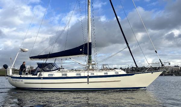 Pacific Seacraft 44 Starboard profile
