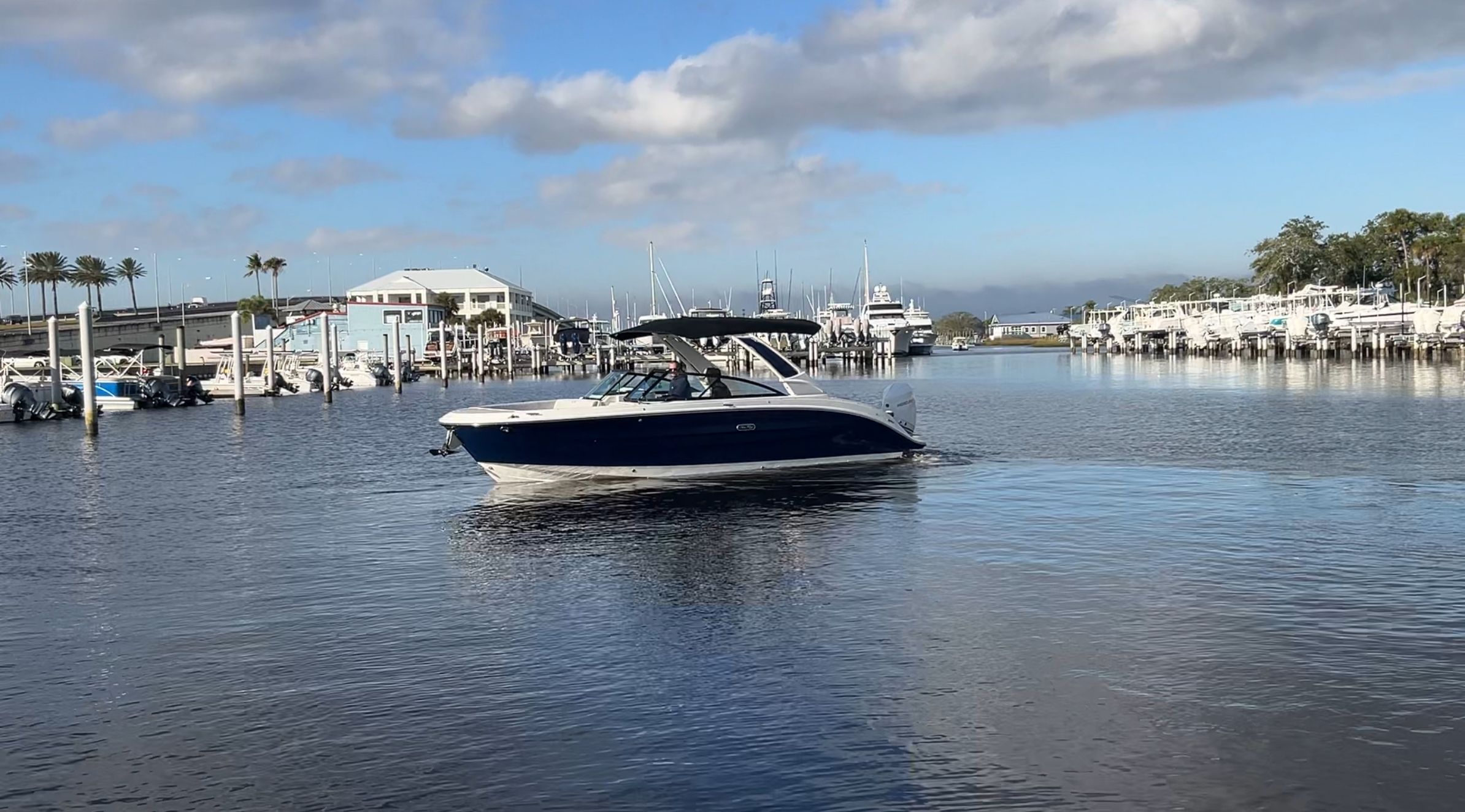 2026 Sea Ray SDX 270 Outboard