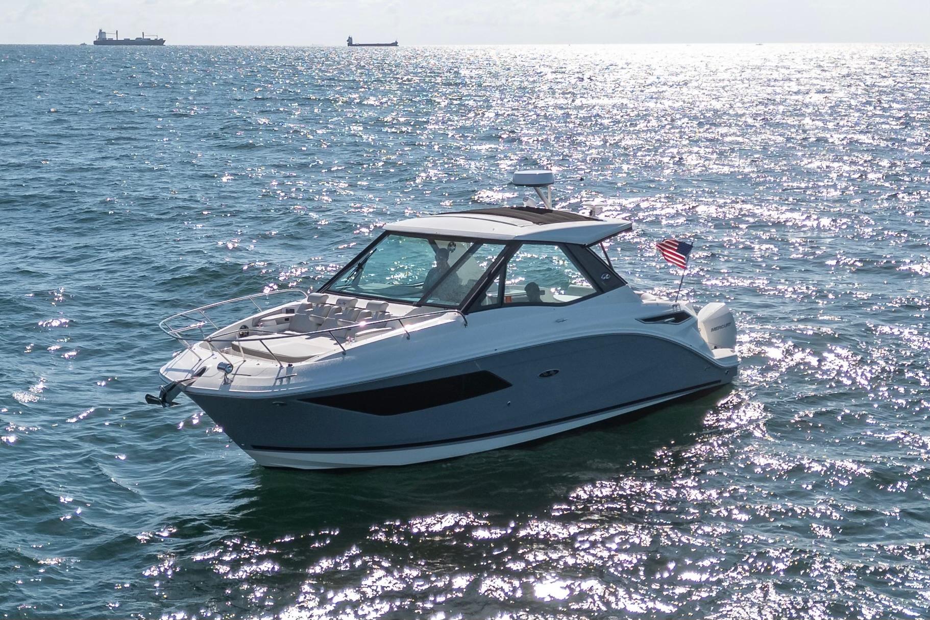 2021 Sea Ray Sundancer 320 Coupe Outboard