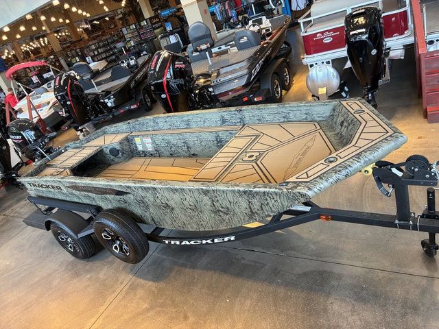 2026 Tracker G1650T DB