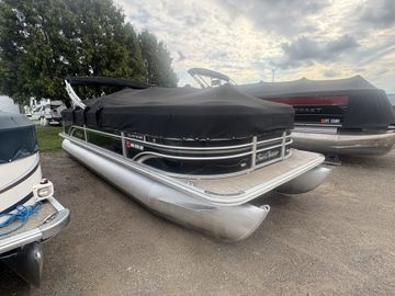 2017 SunChaser Classic Fish 8522 DLX
