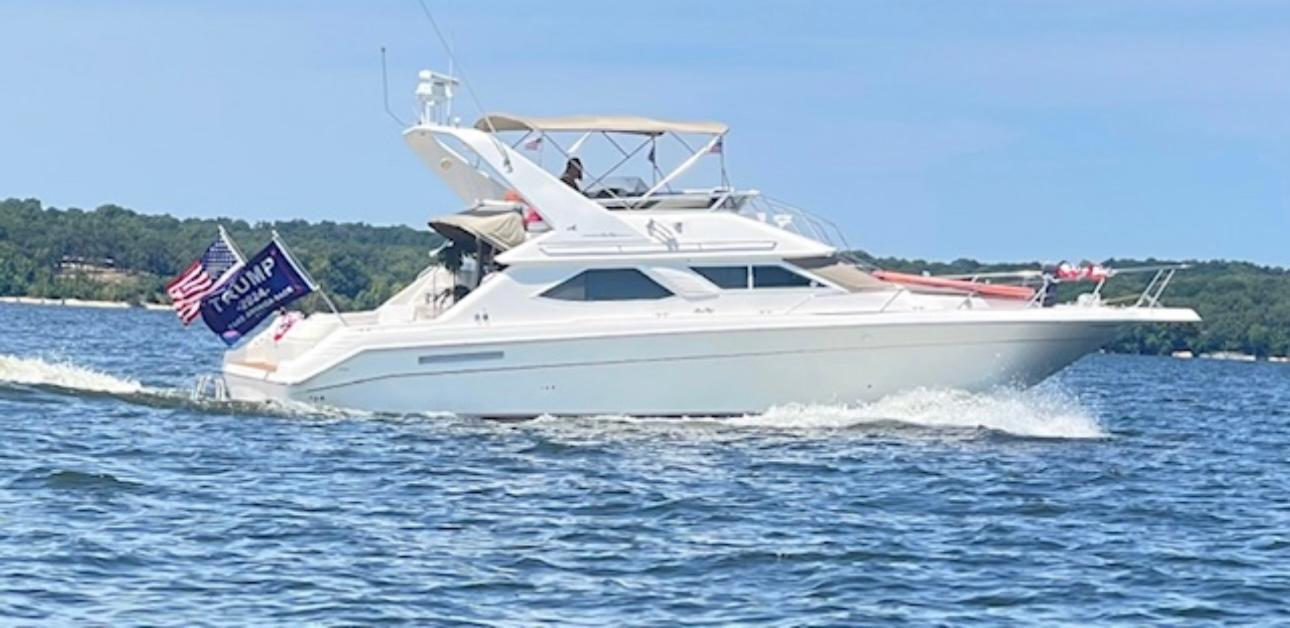 Sea Ray 440 Express Bridge