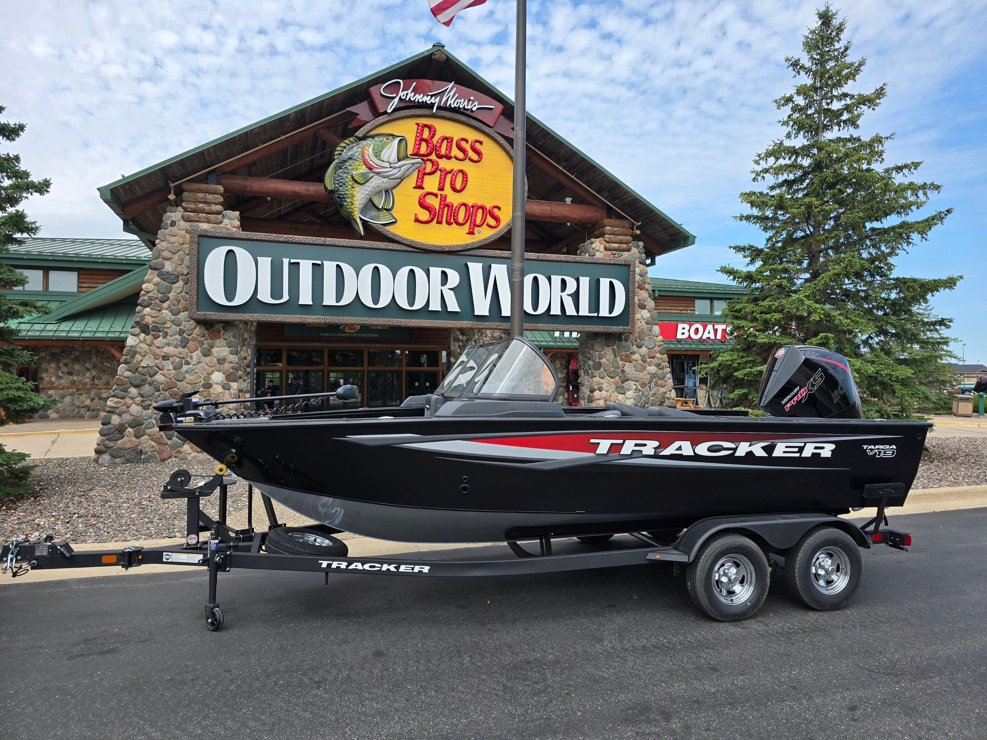 Tracker Targa V-19 WT 2025 Tracker Targa V-19 WT boat outside Bass Pro Shops Outdoor World.