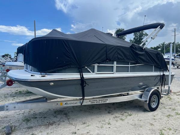 2025 Hurricane FunDeck 1960 RE OB