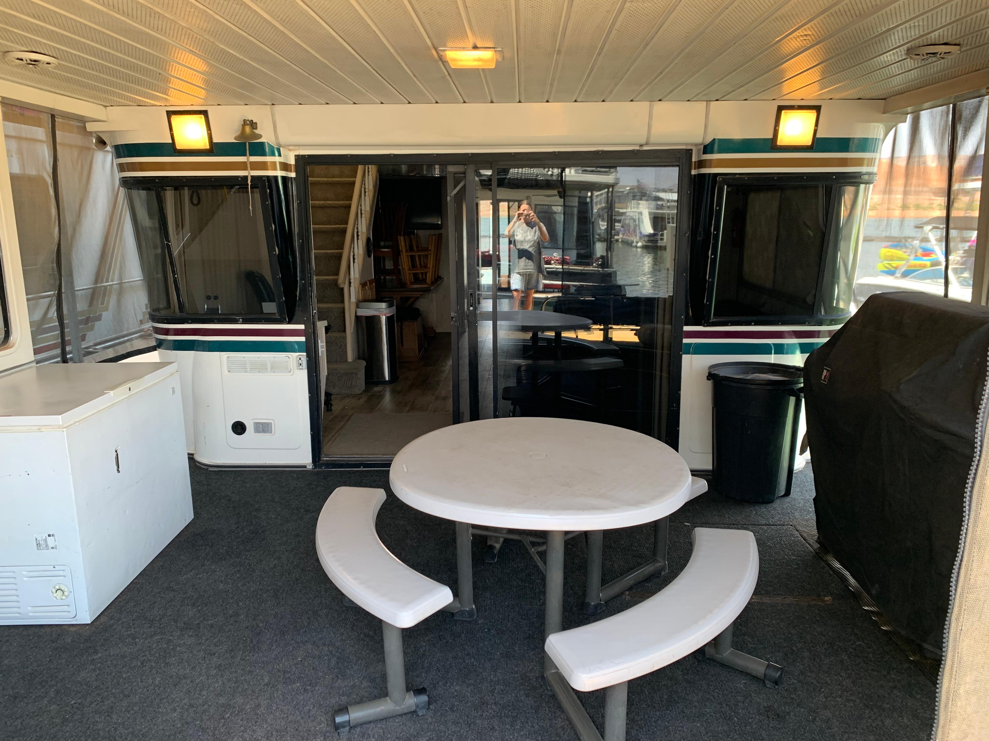 1992 Jamestowner Houseboat