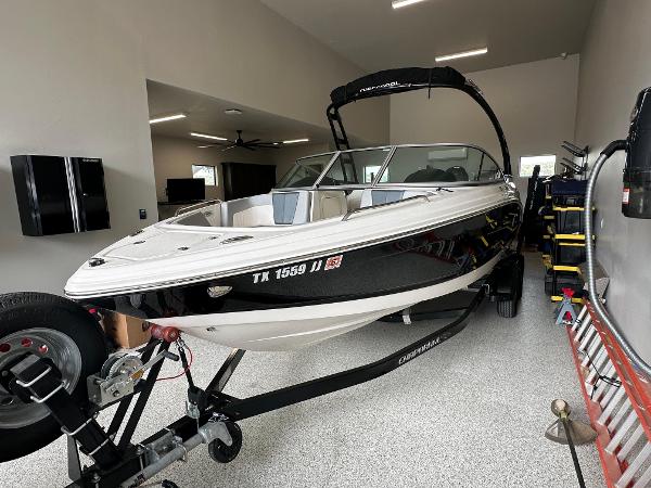 2020 Chaparral 23 SSi OB