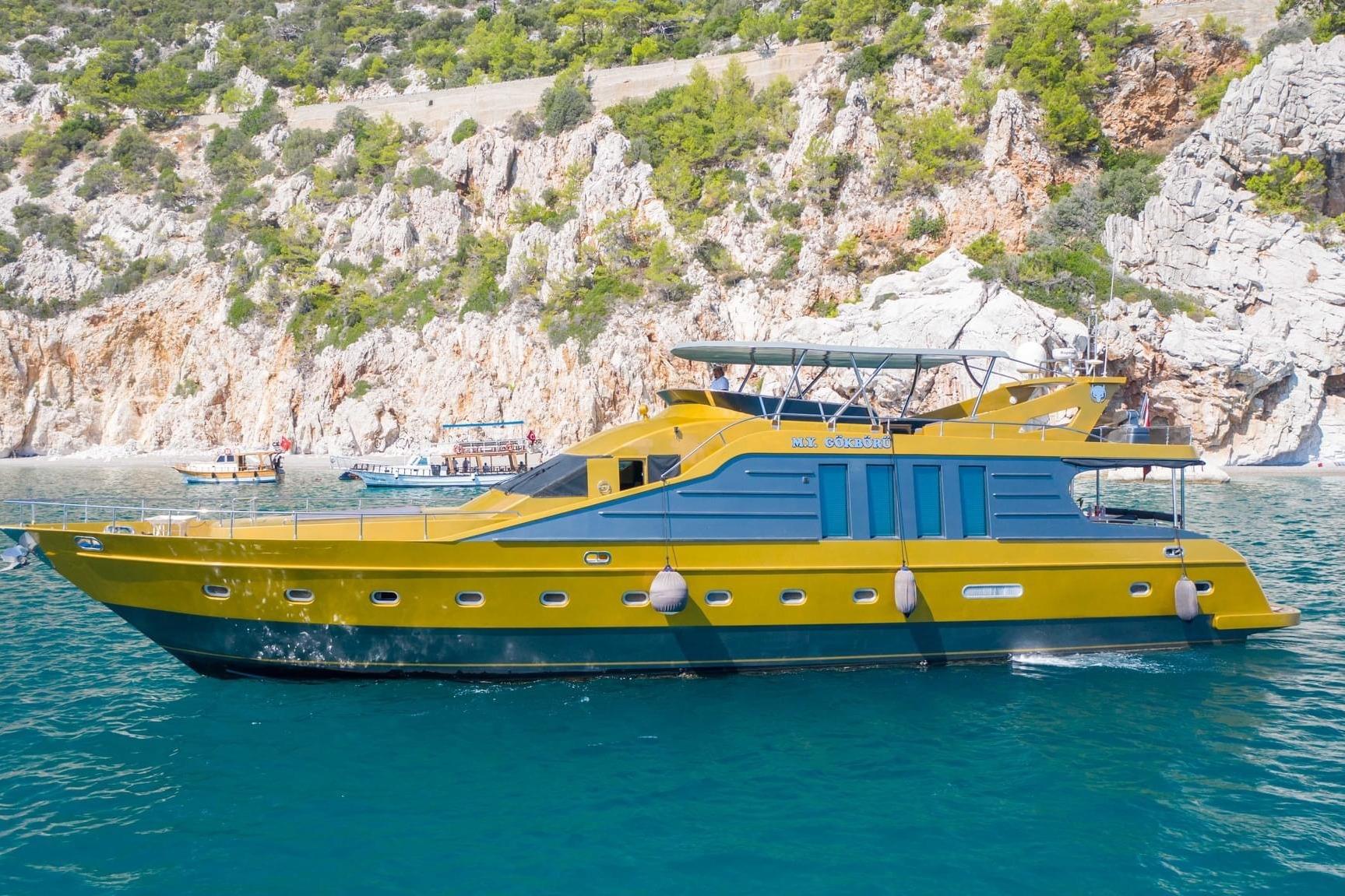 2007 Custom 85 Motor Yacht