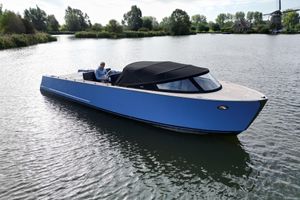 Isloep Rapida 990 Blue Isloep Rapida 990 boat cruising on a serene lake, 2010 model.