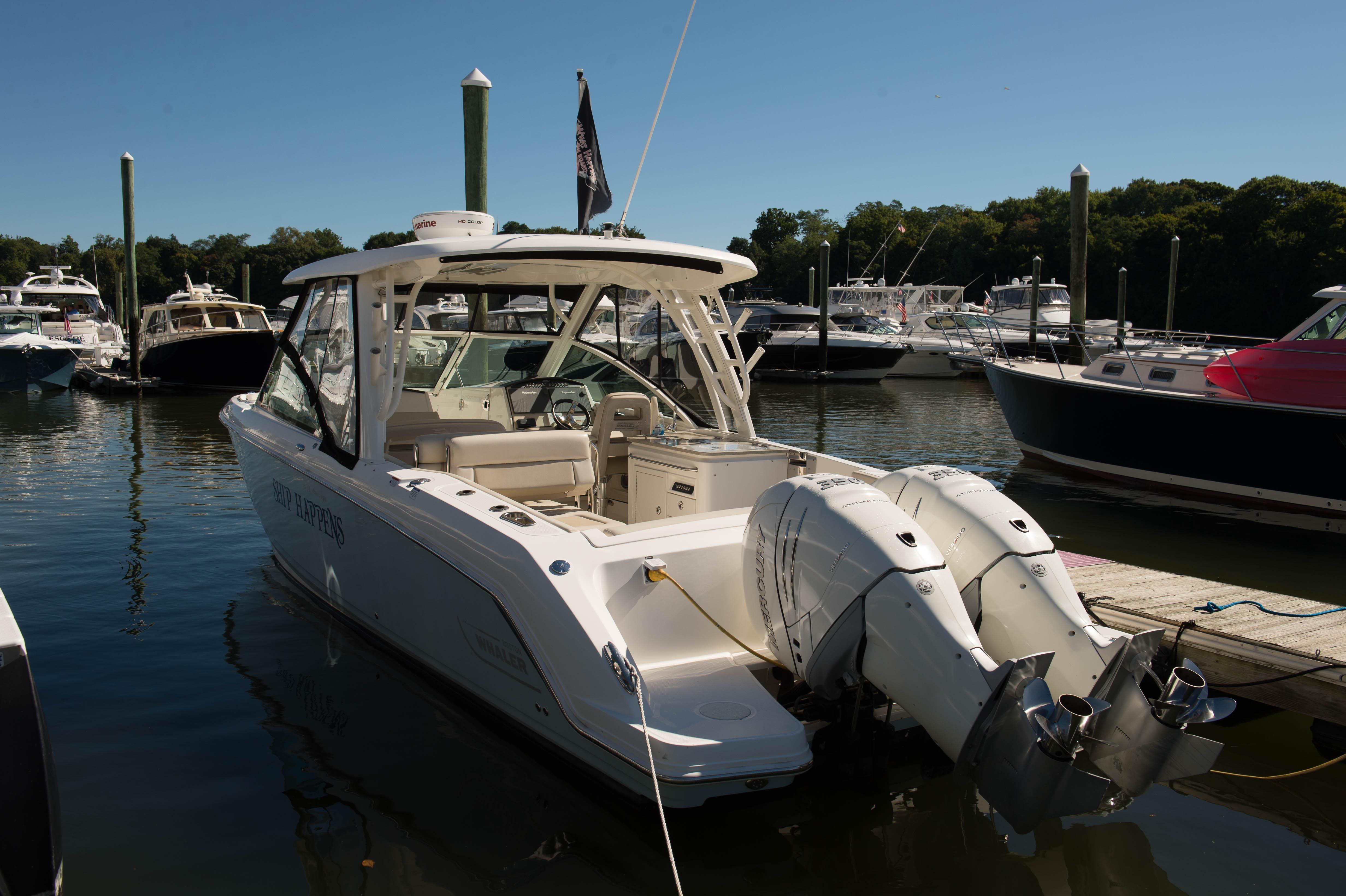 2018 Boston Whaler 320 Vantage
