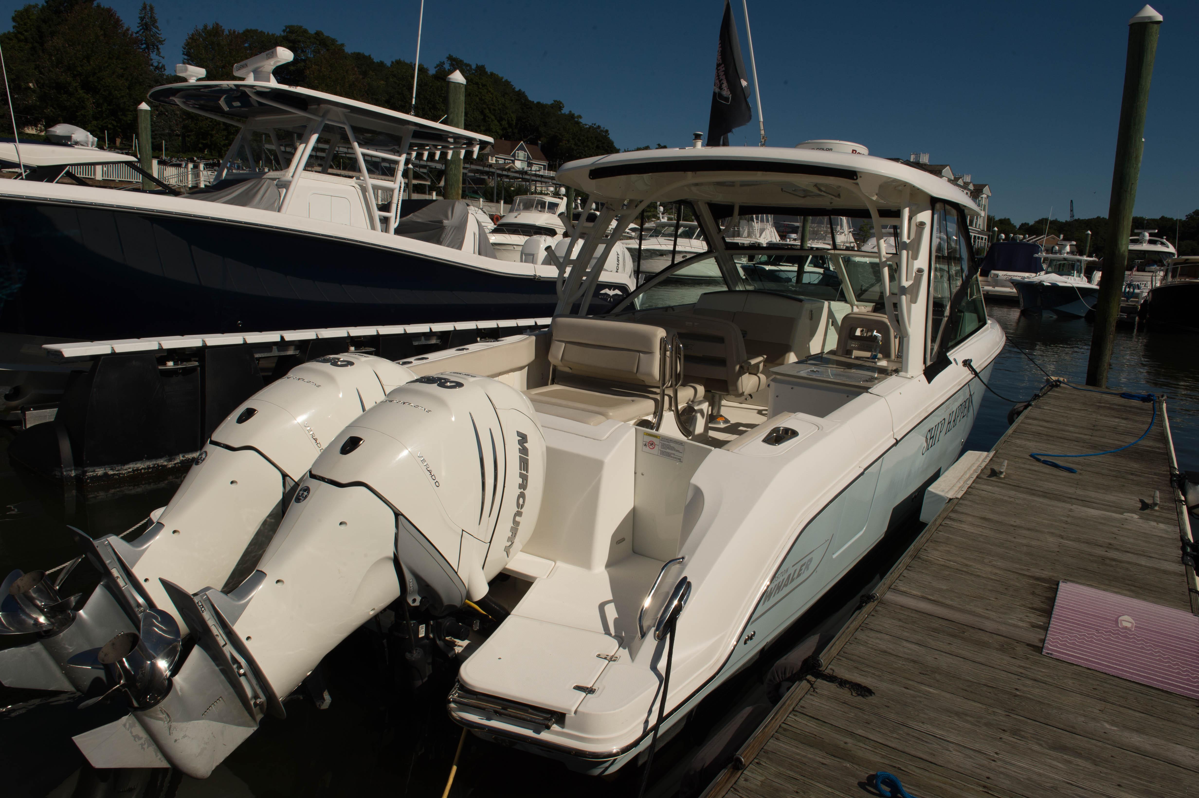 2018 Boston Whaler 320 Vantage