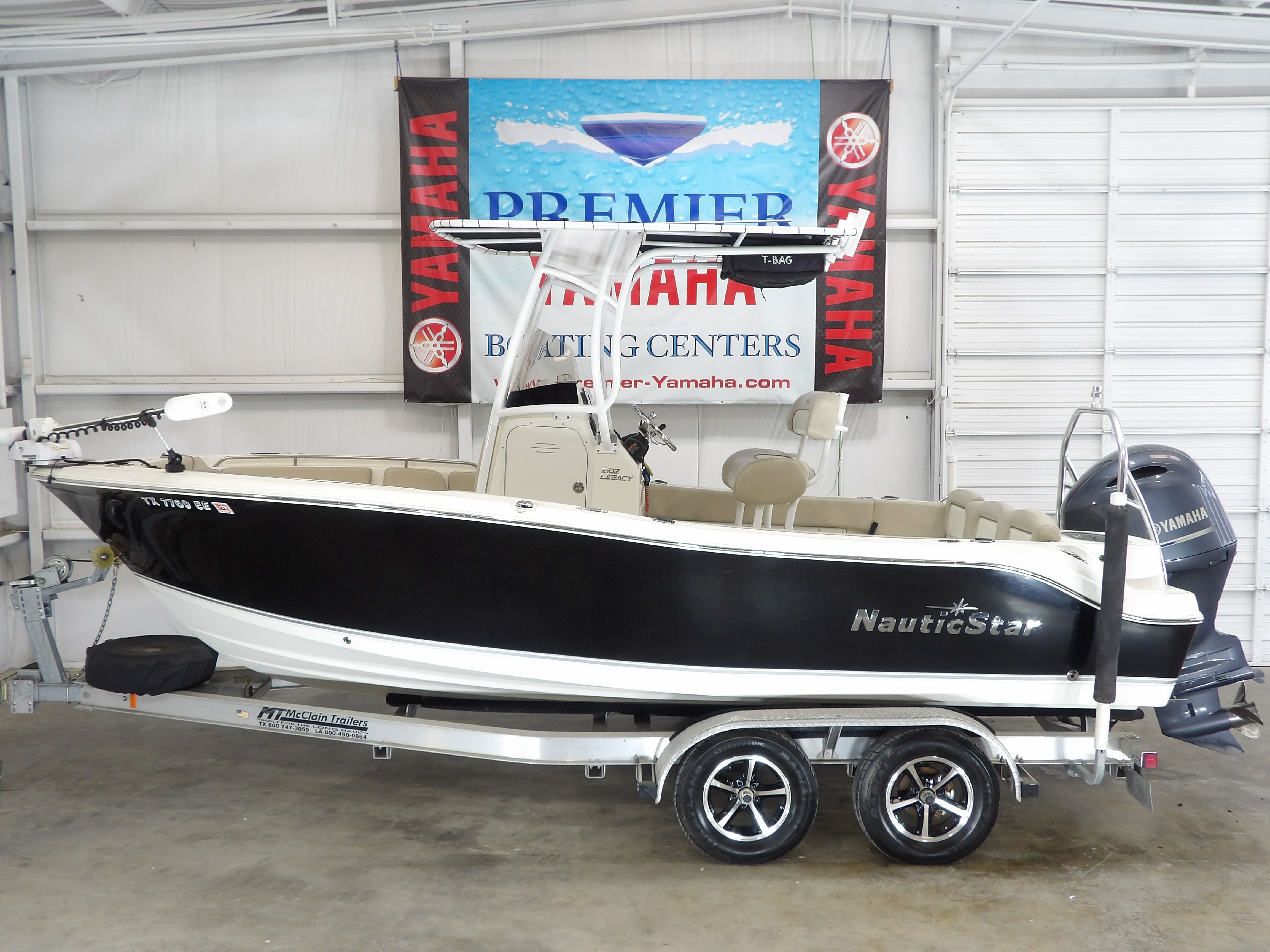 2017 NauticStar 2102