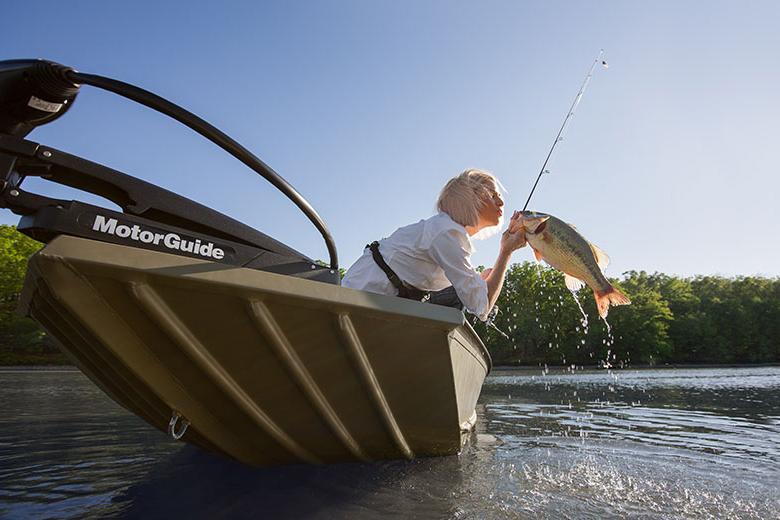 Crestliner Boat image