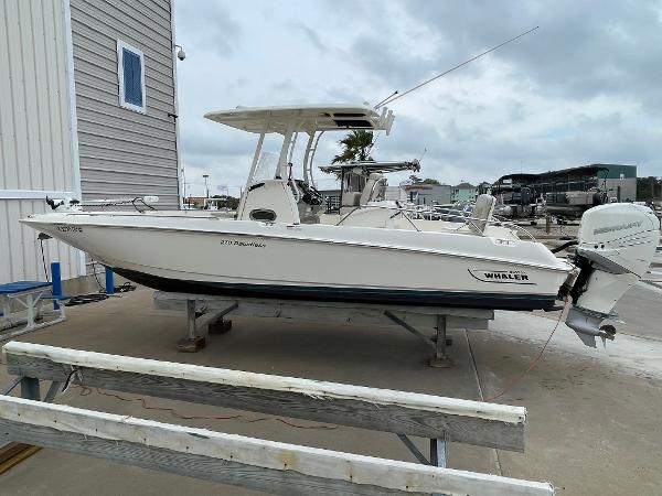 2017 Boston Whaler 270 Dauntless