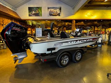 2025 Tracker Savage 215