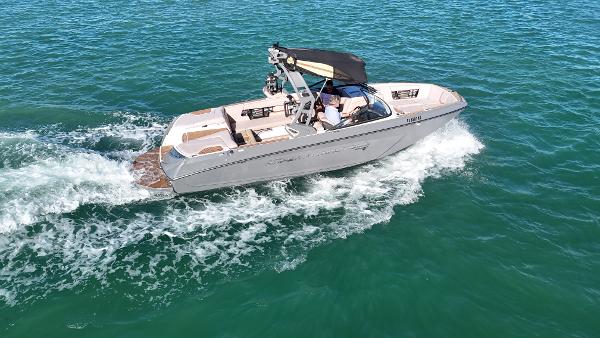 Nautique Super Air Nautique G25 2018 Nautique Super Air Nautique G25 cruising on open water.