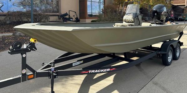 2024 Tracker Grizzly 2072 CC