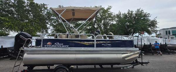 2025 Sun Tracker Bass Buggy 18 DLX