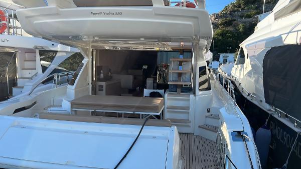 2019 Ferretti Yachts FERRETTI 550