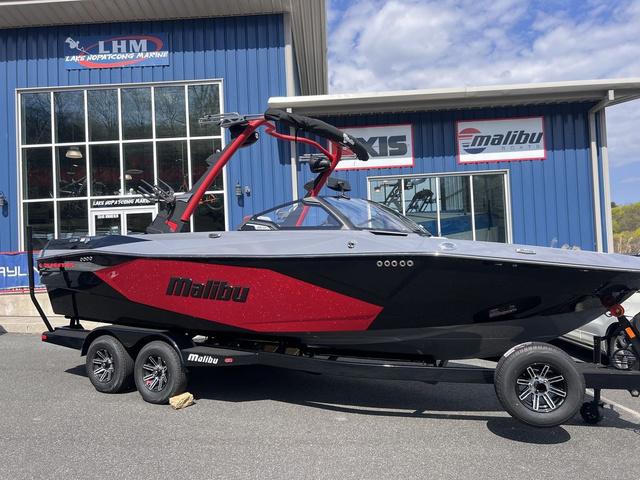 2025 Malibu 23 LSV