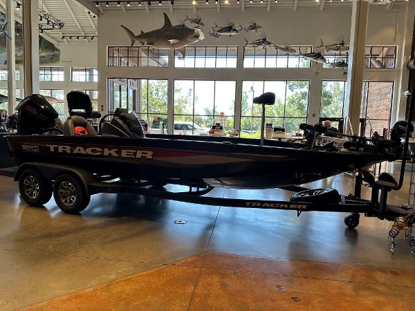 2025 Tracker Savage 215