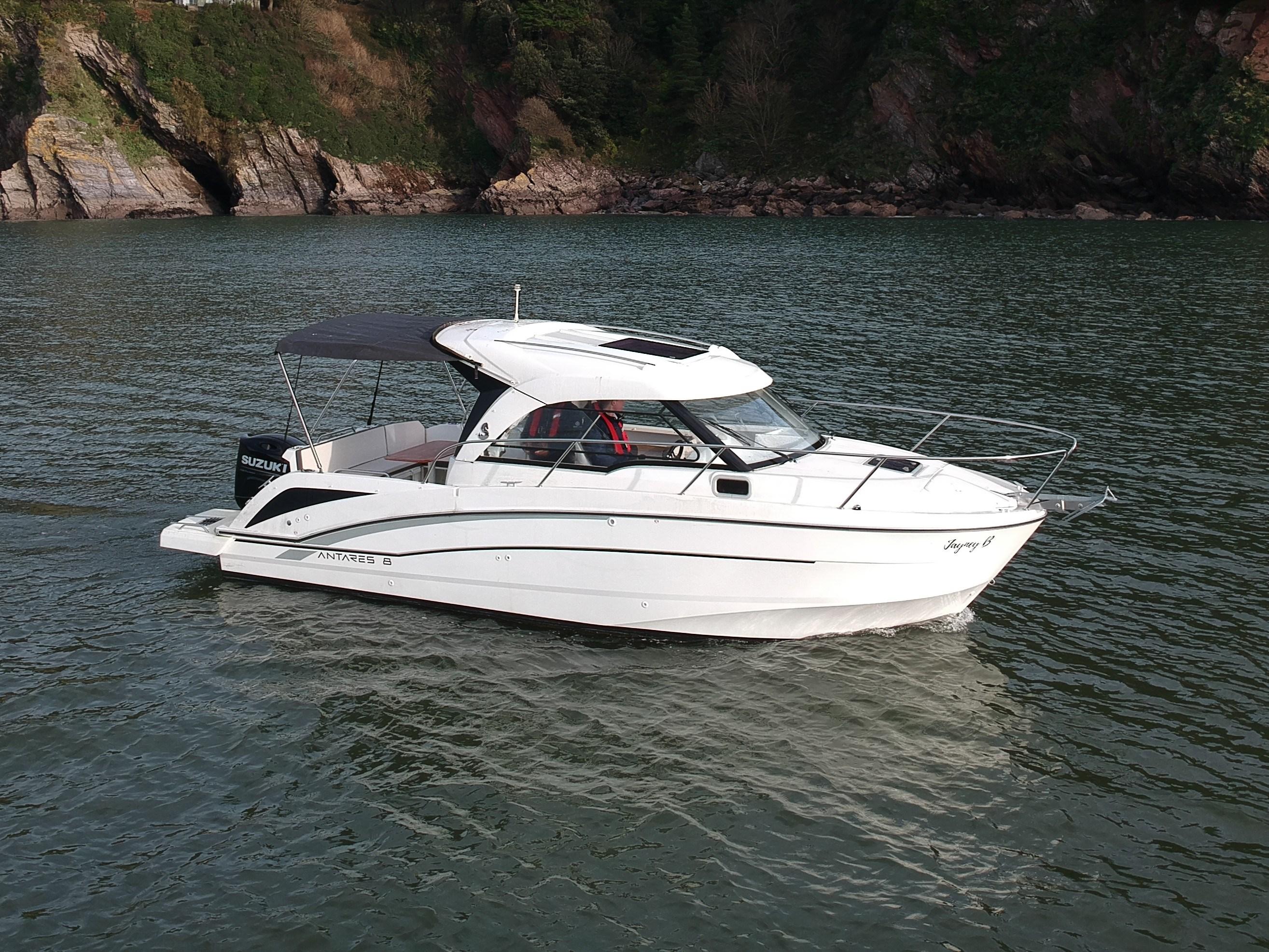 2020 Beneteau Antares 8