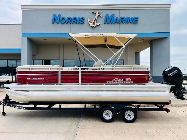 2025 Sun Tracker Party Barge 22 DLX