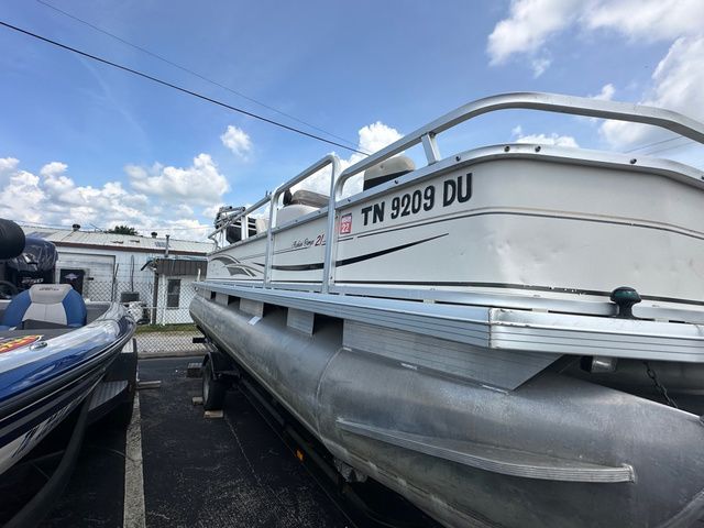 2004 Tracker Fishing Barge 21