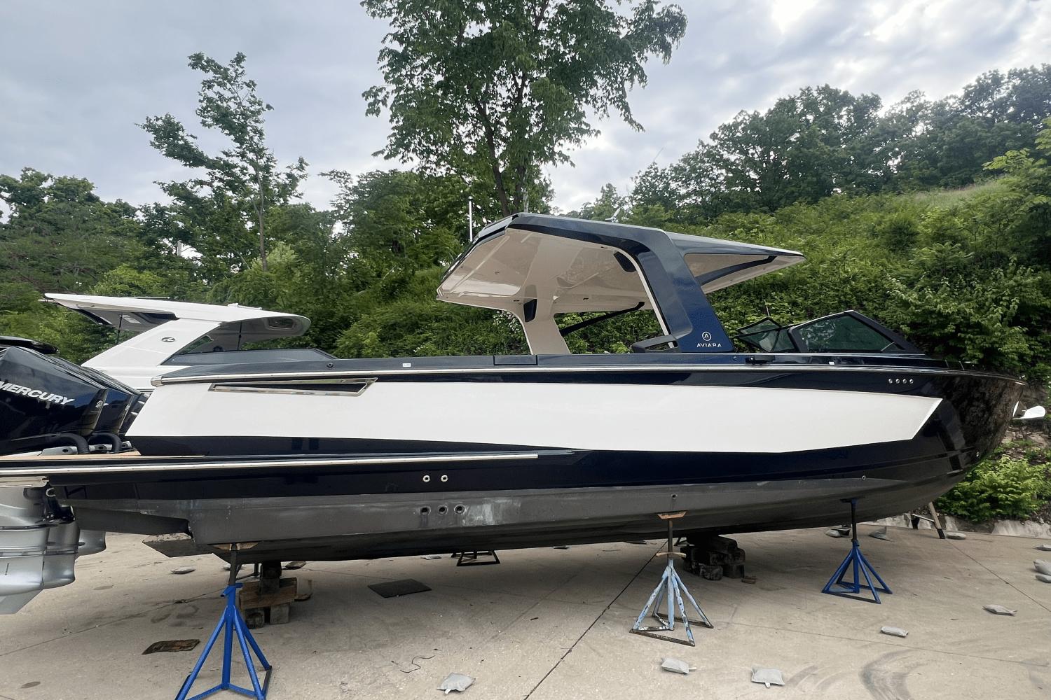 2022 Aviara AV36 Outboard