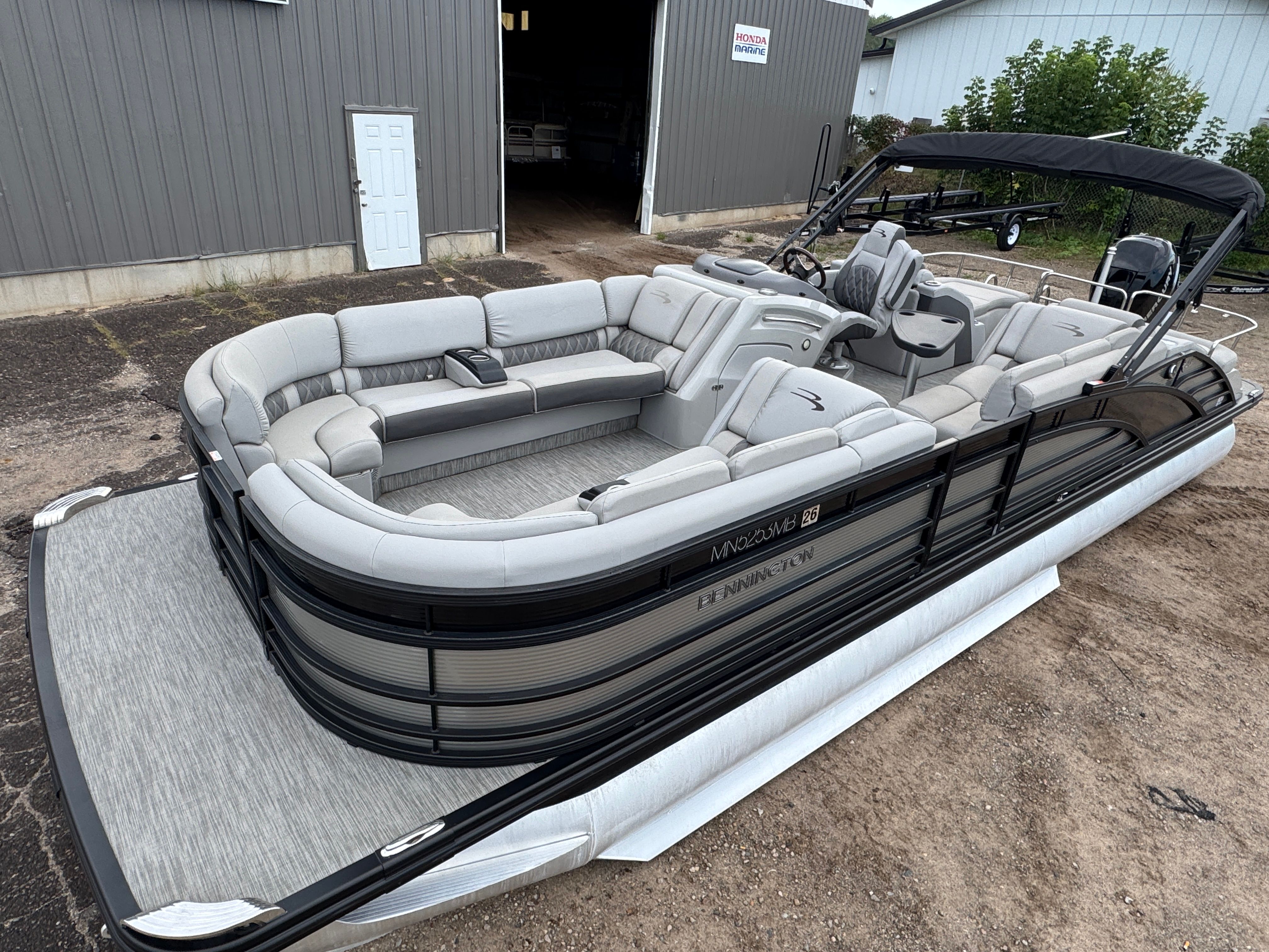 2021 Bennington 25 RCW SG Tritoon Pontoon with 350HP Mercury Verado