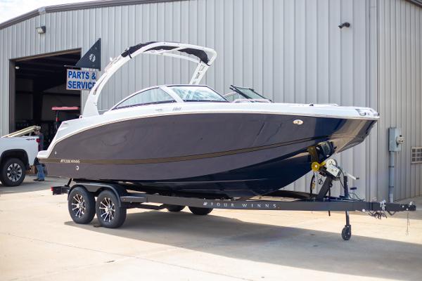 Four Winns HD3 2025 Four Winns HD3 boat on trailer outside service center.
