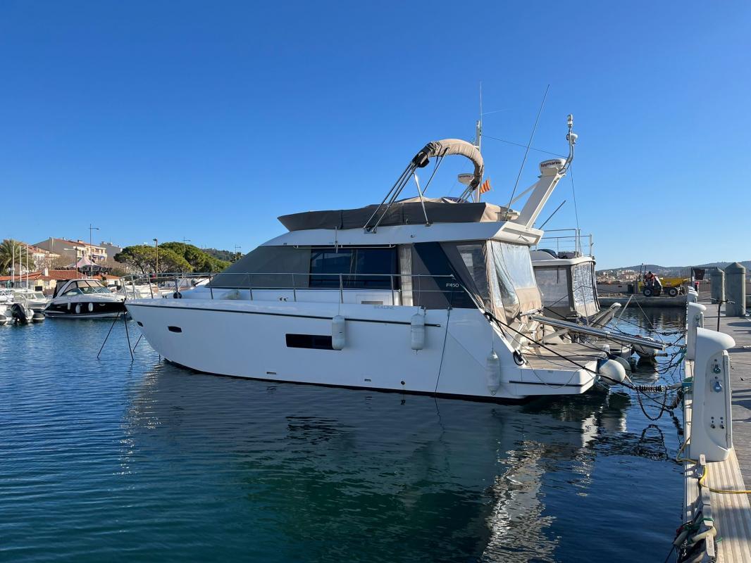 2011 Sealine F42